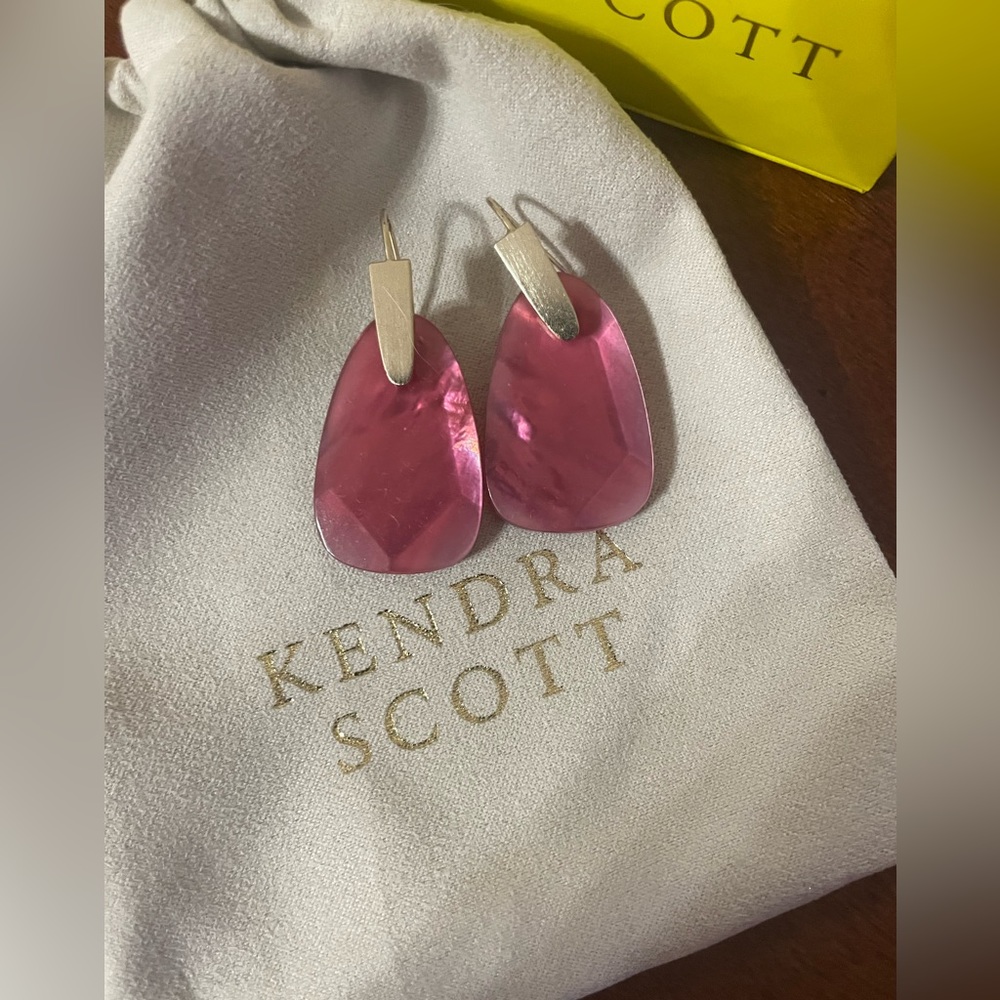Kendra Scott Marty earrings- pink(Berry illusion)
